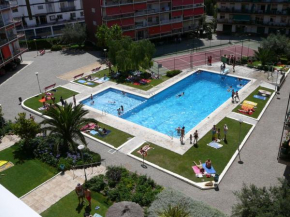 Отель Oasis Close Barcelona Pool Tennis Beach  Сан-Андрес-Де-Льеванерас